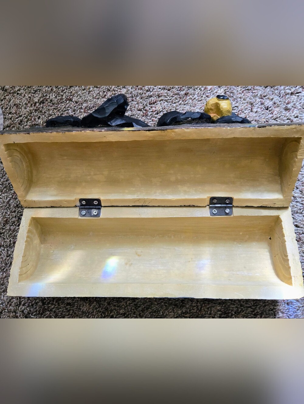 Vintage Rustic Hard Plastic Black Bear Sleeping On A Log Hinged Storage Box - Picture 7 of 12